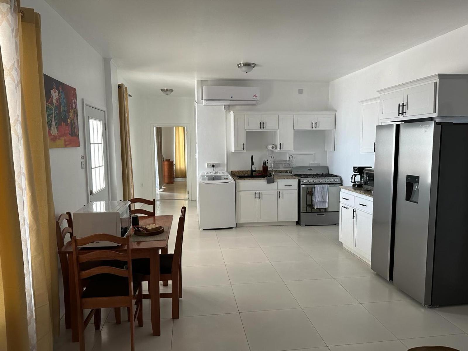 Eldorado Guesthouse & Car Rental Roseau Rum bild