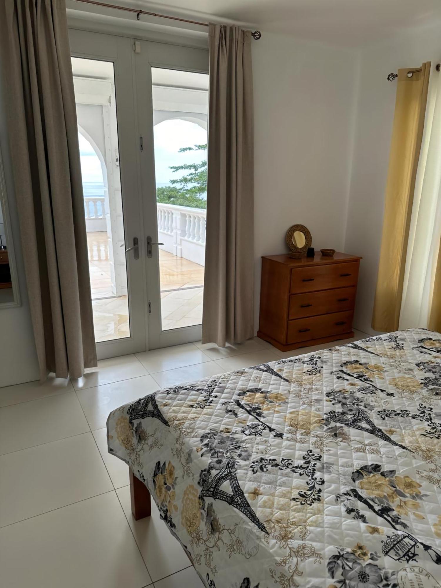 Eldorado Guesthouse & Car Rental Roseau Rum bild