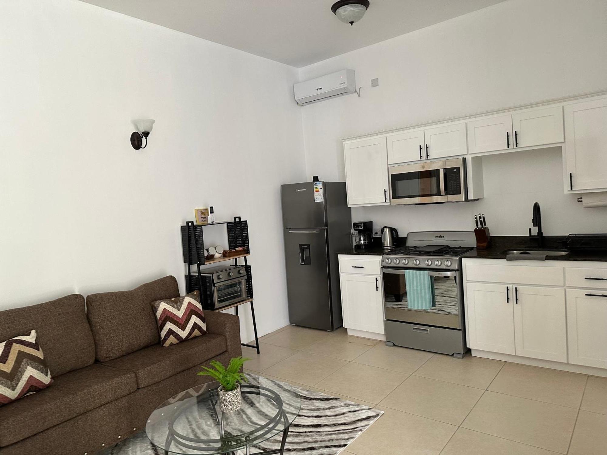 Eldorado Guesthouse & Car Rental Roseau Rum bild