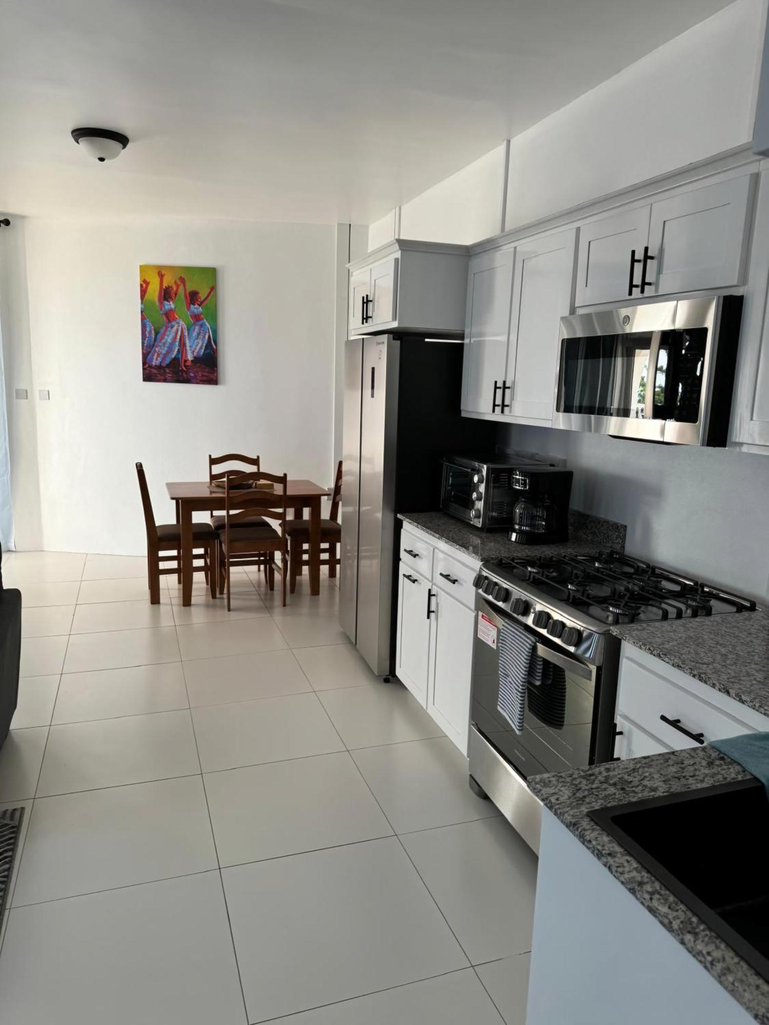 Eldorado Guesthouse & Car Rental Roseau Rum bild