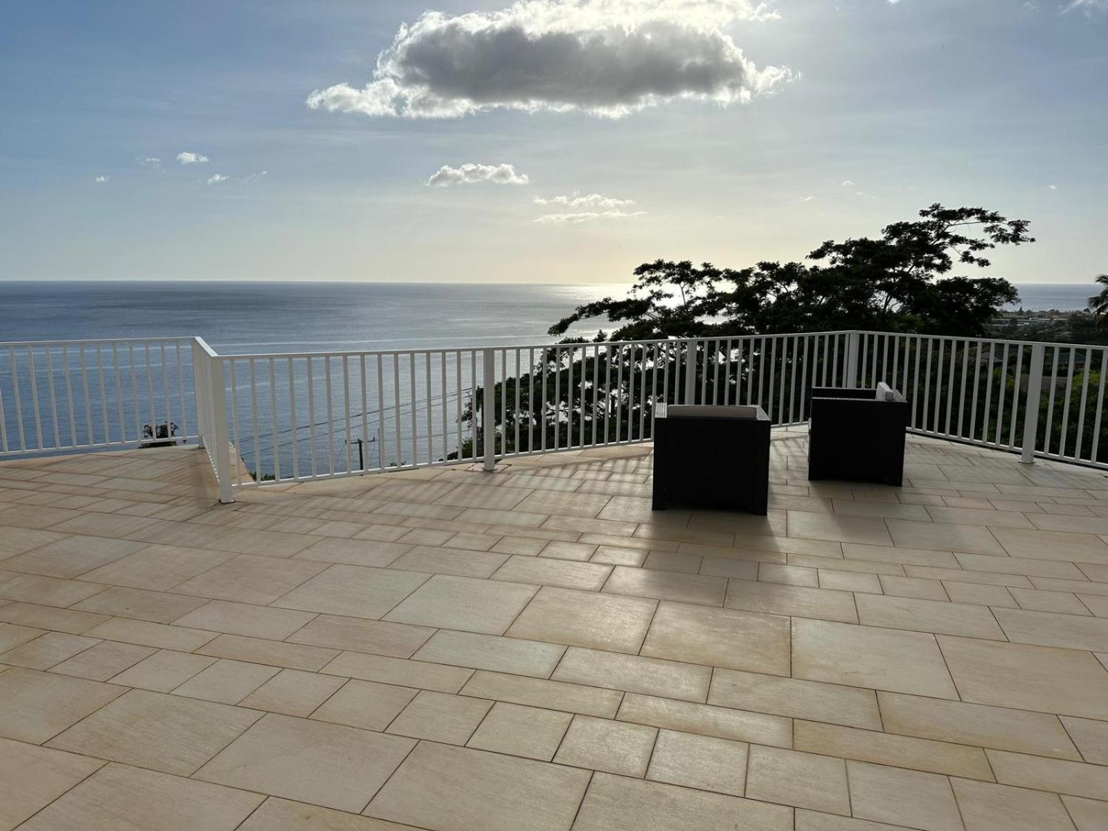 Eldorado Guesthouse & Car Rental Roseau Rum bild